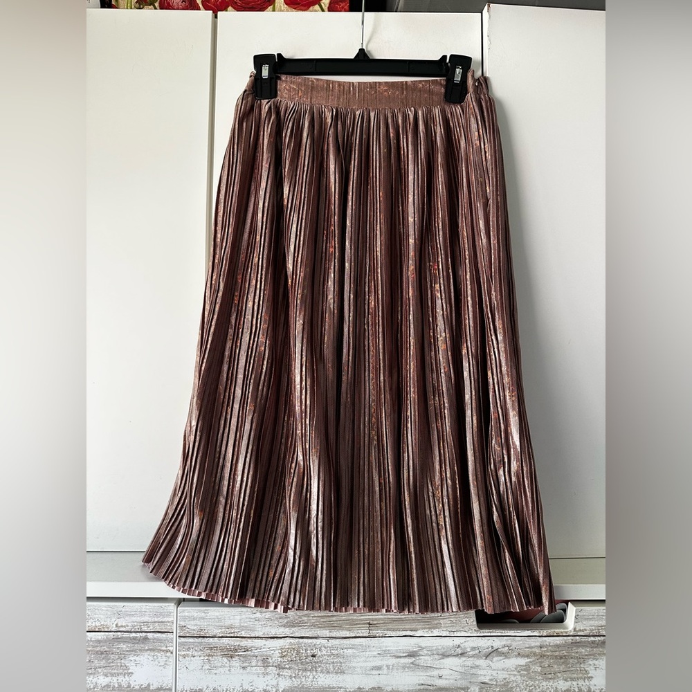 ✨ NWT Sugar + Lip2 Metallic Blush Pleated Midi Skirt Size S